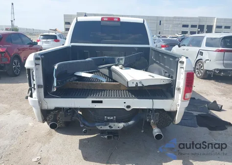 2017 Ram 1500 Laramie 4X4 5'7 Box z USA, uszkodzony, nr VIN 1C6RR7NT0HS740888